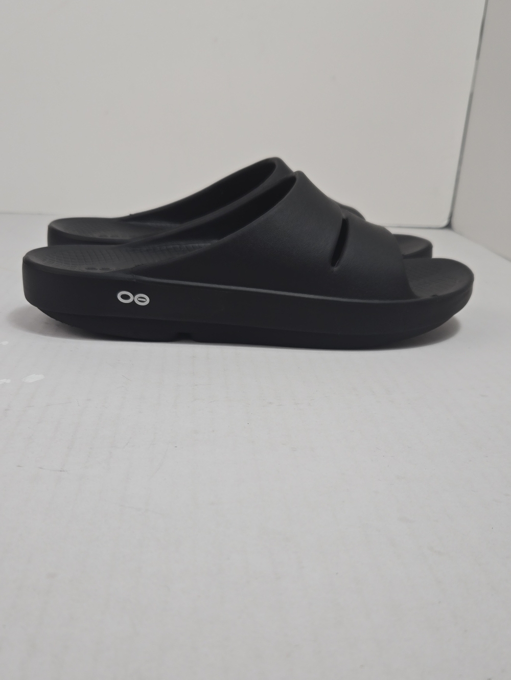 oofos ooahh slide sandals Men's Sz 11 Women Sz 13 Black Comfortable Casual.